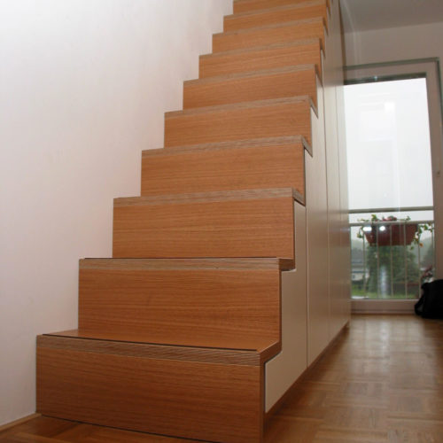 Treppenschrank