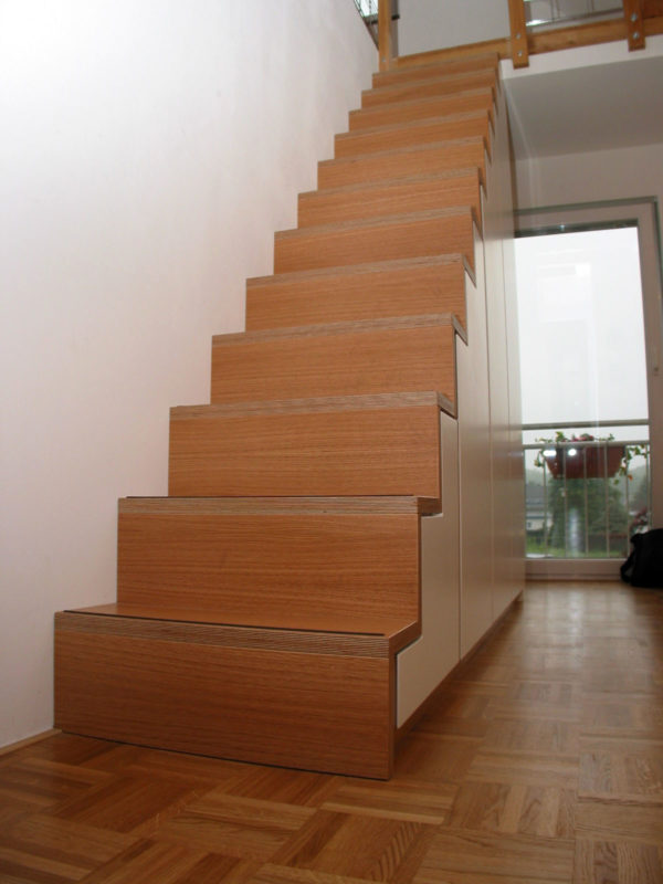Treppenschrank